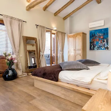 فيلة Luxury Galapagos