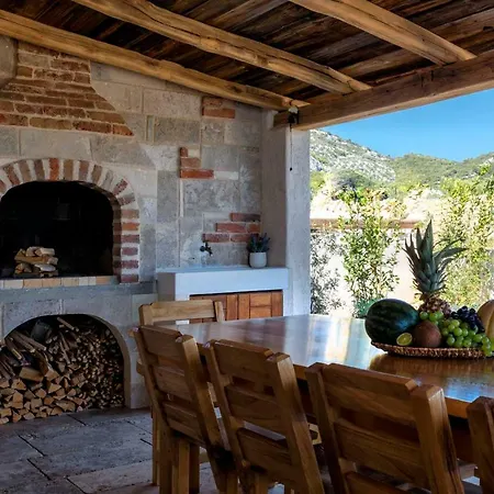 فيلة Luxury Galapagos