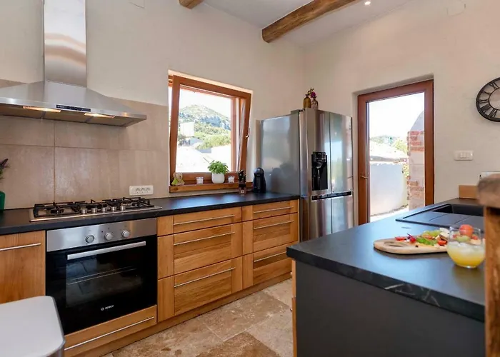 Luxury Galapagos * Hvar Town