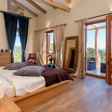 Luxury Galapagos * Hvar Town