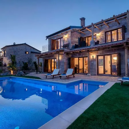 Luxury Galapagos * Hvar Town
