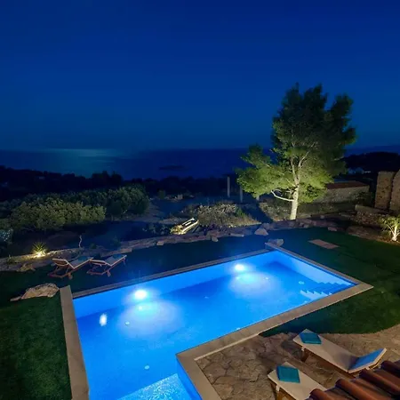 Luxury Galapagos Hvar Town